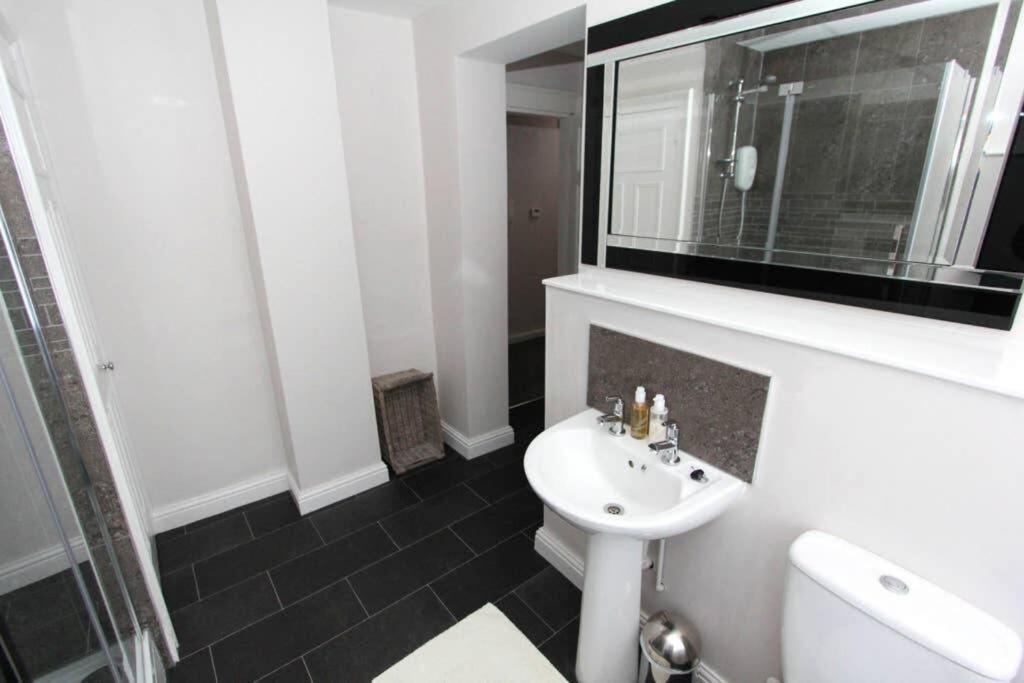 Top Floor Character Apartment In The Heart Of The City Centre Chester Exterior photo