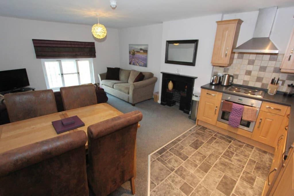 Top Floor Character Apartment In The Heart Of The City Centre Chester Exterior photo